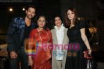 hrithik roshan, jaya bachchan, pinky roshan& sussanne roshan at the Launch of Suzanne Roshan_s The Charcoal Project in Andheri, Mumbai on 27th Feb 2011.JPG